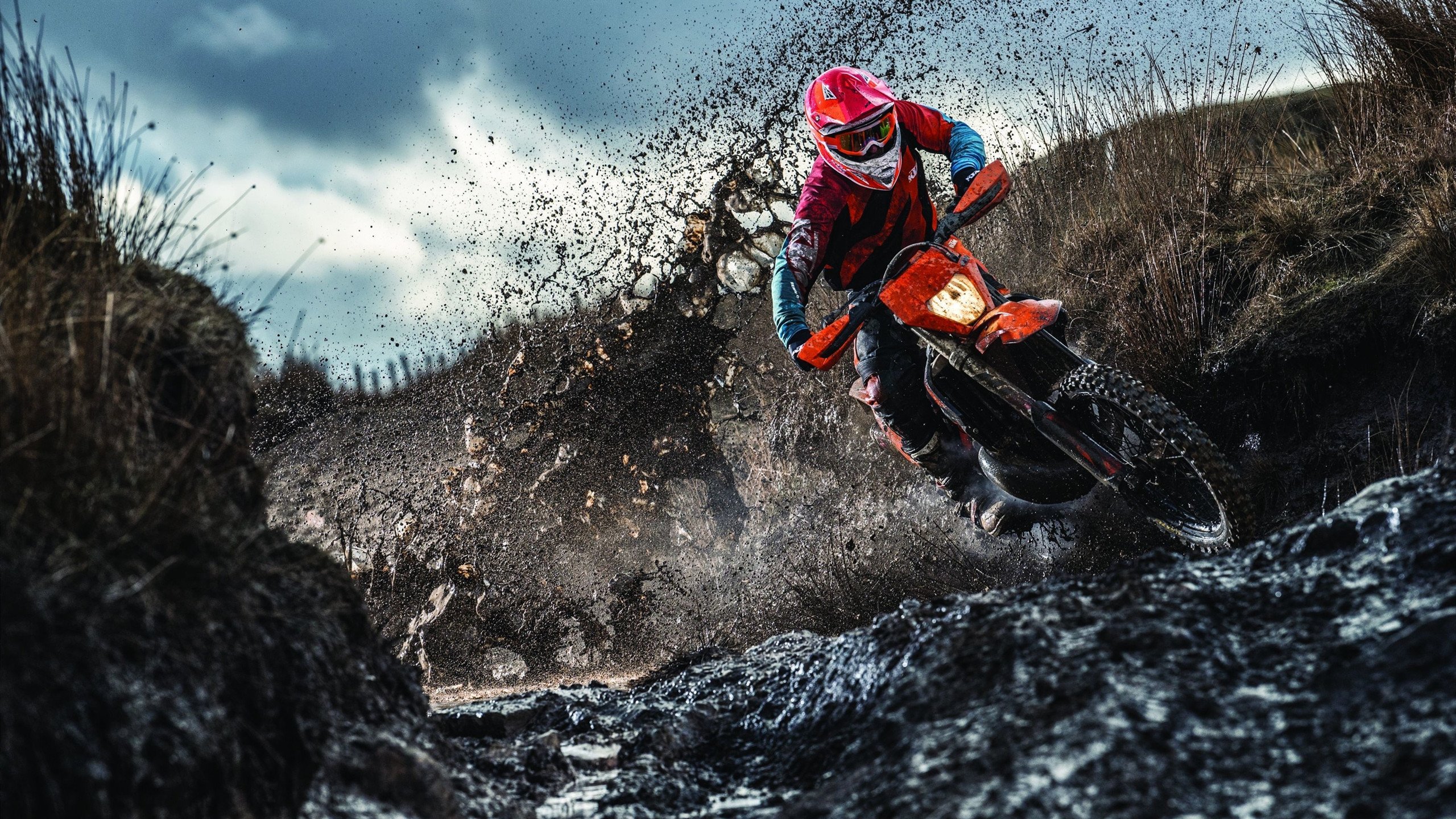 “年度总结会前集体有氧舞蹈热身” 现场气氛空前活跃